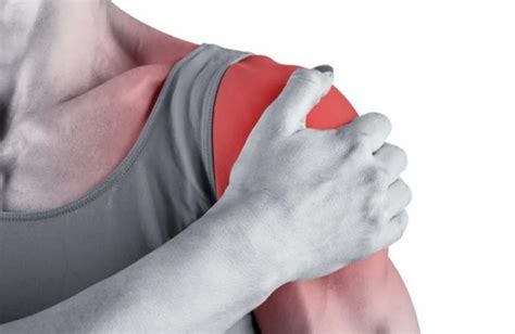 Причины и лечение боли под левым плечевым суставом